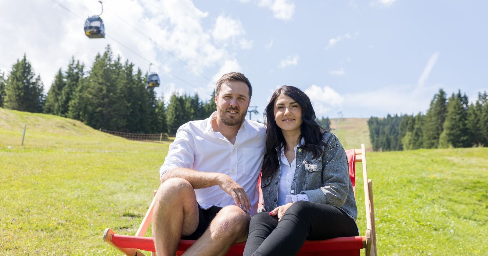 (v.l.) Skirennläufer Christian Walder und Super-G-Weltmeisterin Stephanie Venier, im Rahmen eines Pressegesprächs des Österreichischen Skiverbands (ÖSV) zum Thema &quot;Ausblick auf weitere Pläne&quot;, aufgenommen am Donnerstag, 7. August 2025 in Oberperfuss. Weltmeisterin Stephanie Venier beendet ihre Ski-Karriere
