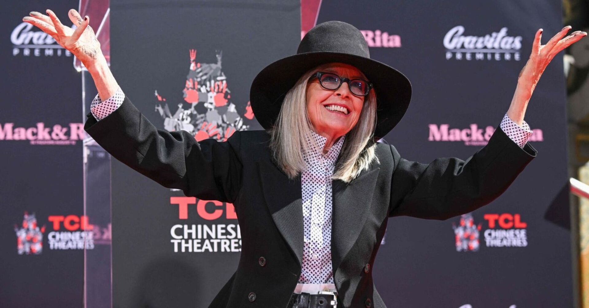 Diane Keaton mit einem schwarzen Hut.