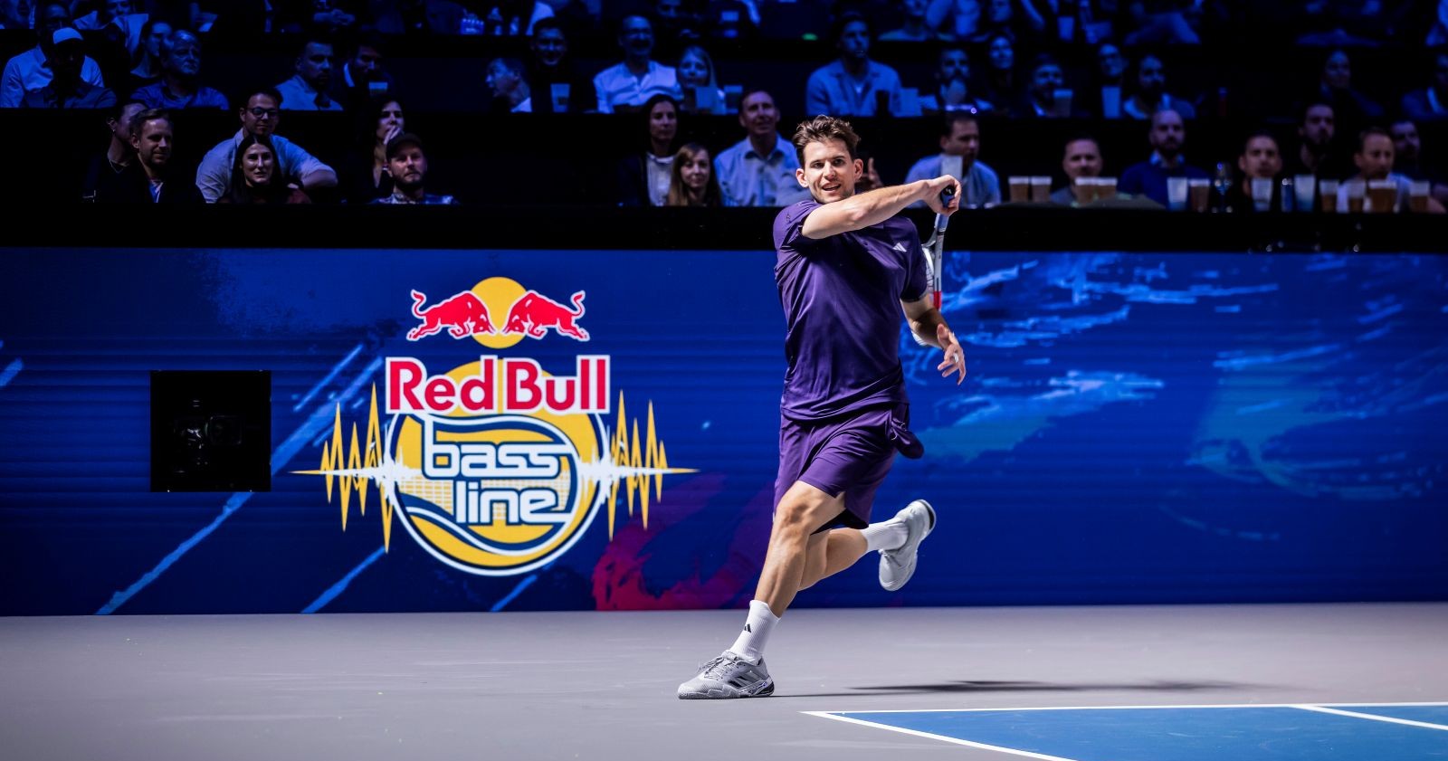 Dominic Thiem auf dem Center Court in der Wiener Stadthalle im Rahmen des Red Bull Bassline Showturniers