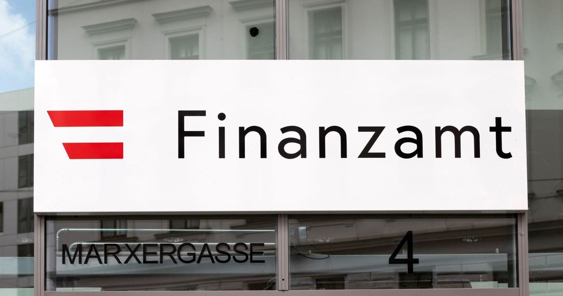 Tafel des Finanzamts in Österreich in Wien
