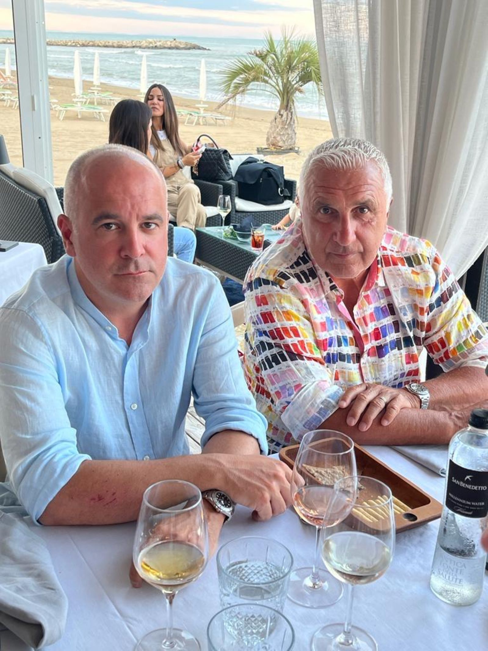 Hans Krankl und Sohn Johann Krankl in Jesolo in einem Restaurant