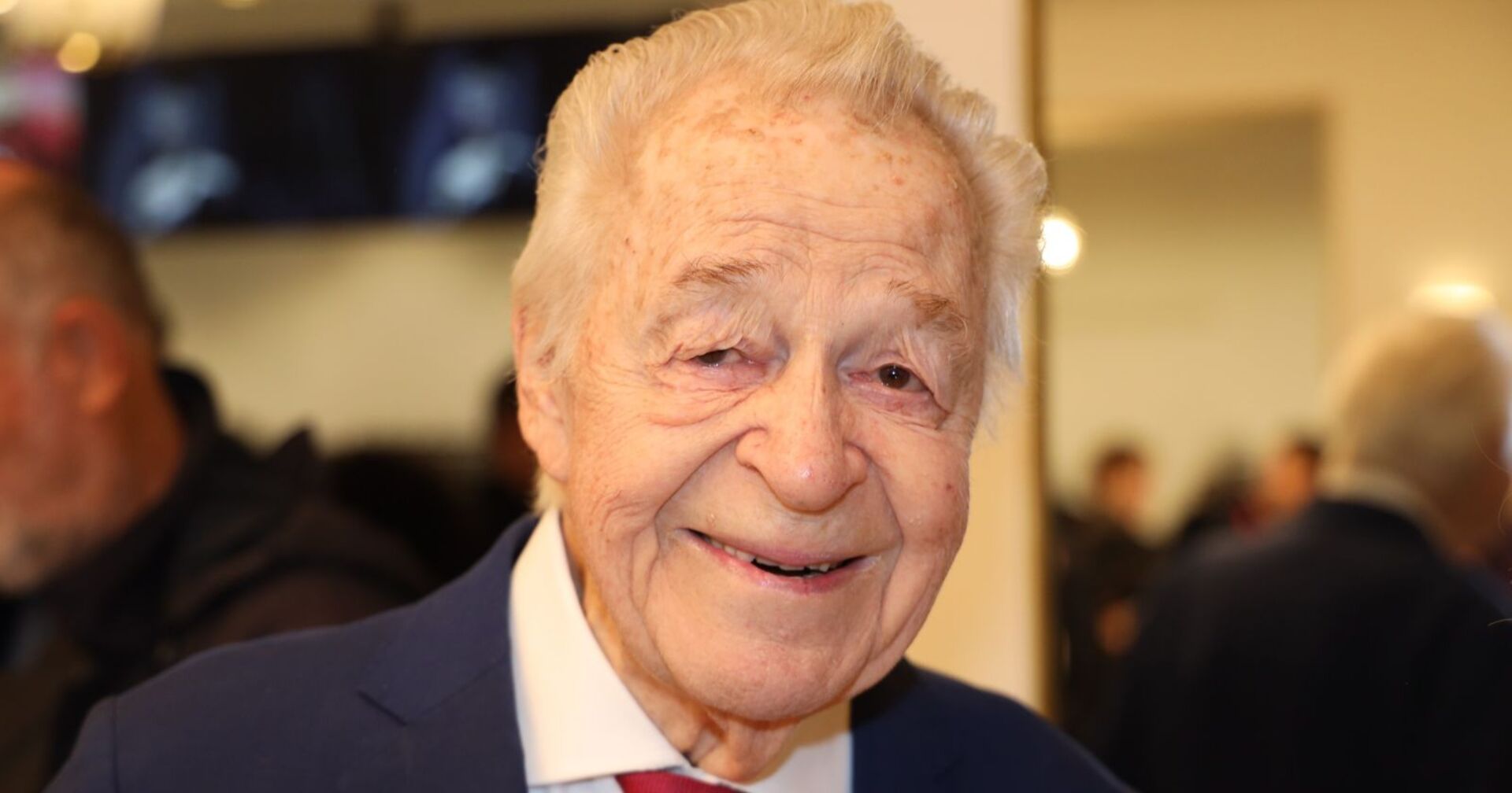 Harald Serafin lächelt