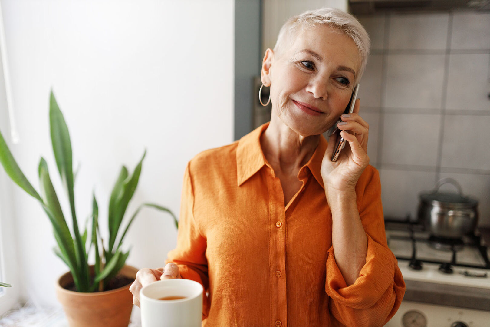 Frau telefoniert | Credit: iStock.com/shurkin_son