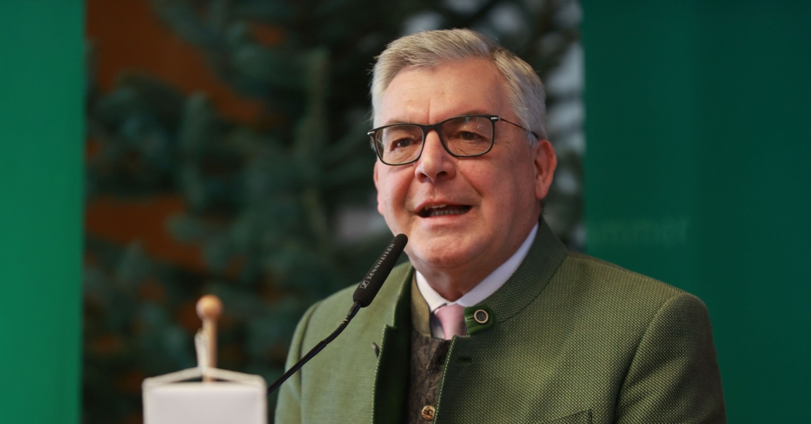 Der 60-Jährige galt als erfahrener und bodenständiger Landespolitiker.