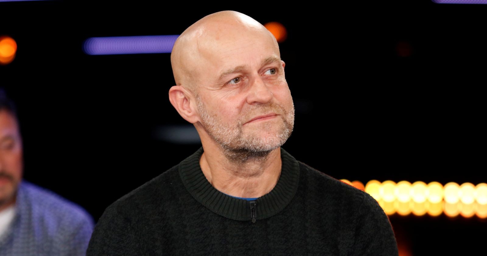 Jürgen Vogel mit schwarzem Pullover