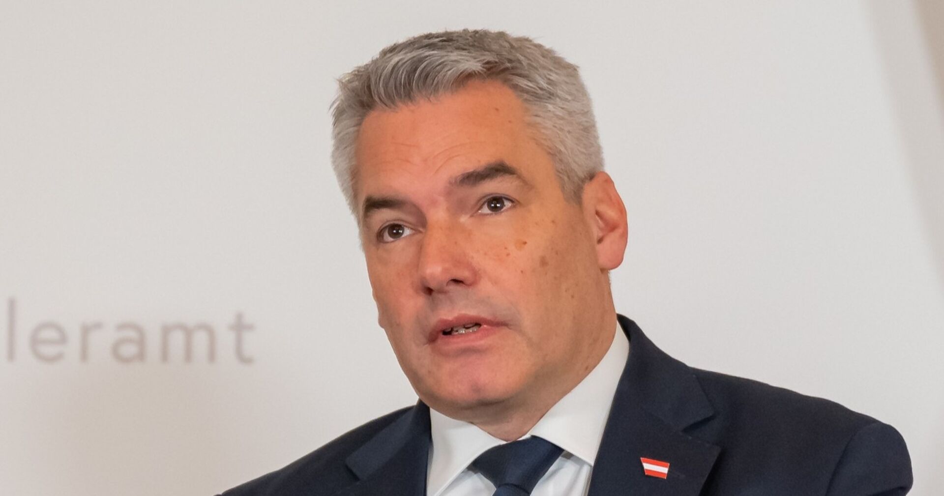 Der damalige Bundeskanzler Karl Nehammer bei einer Pressekonferenz, er soll mit dem Tod bedroht worden sein.