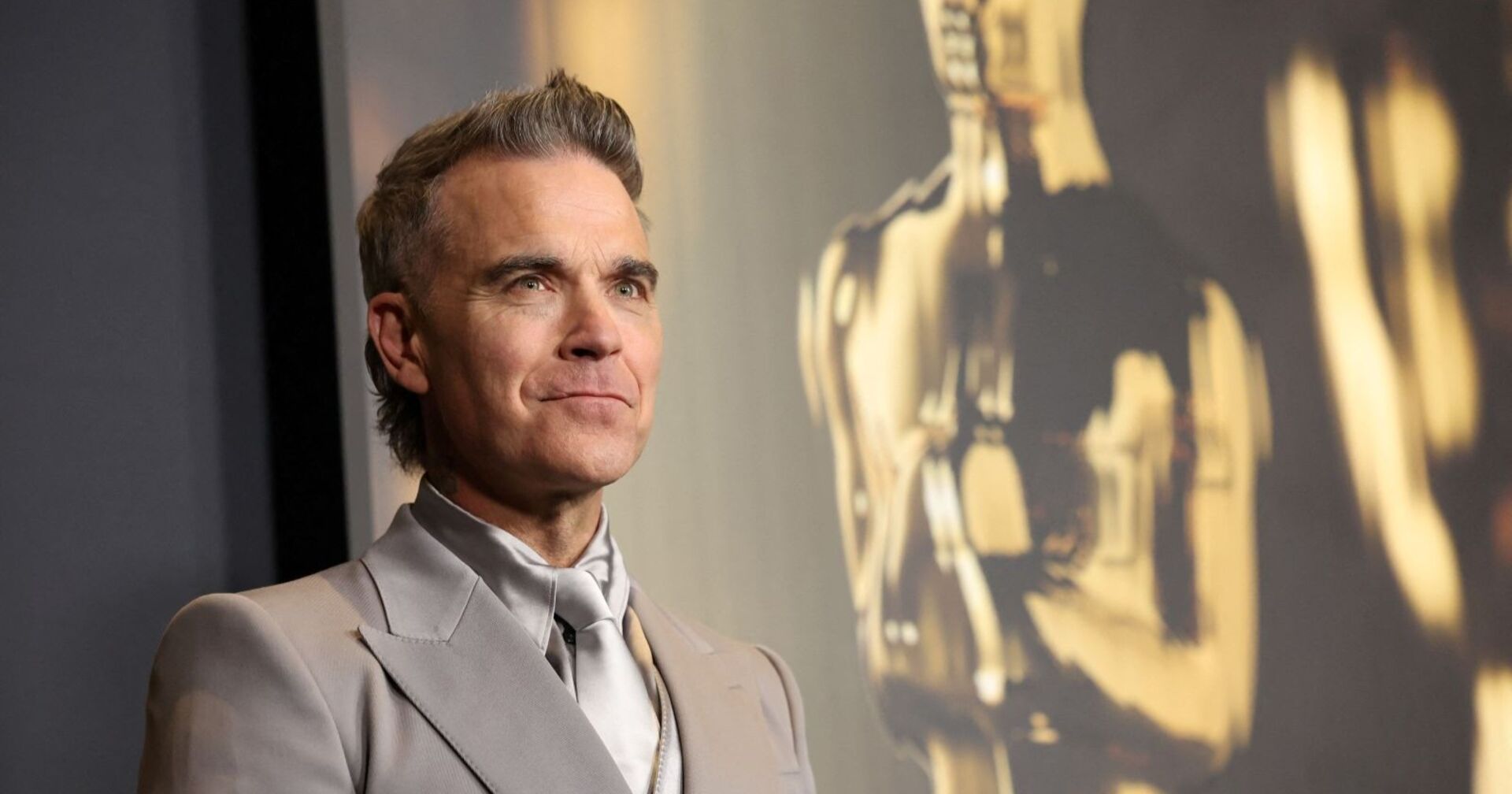 Robbie Williams im Anzug