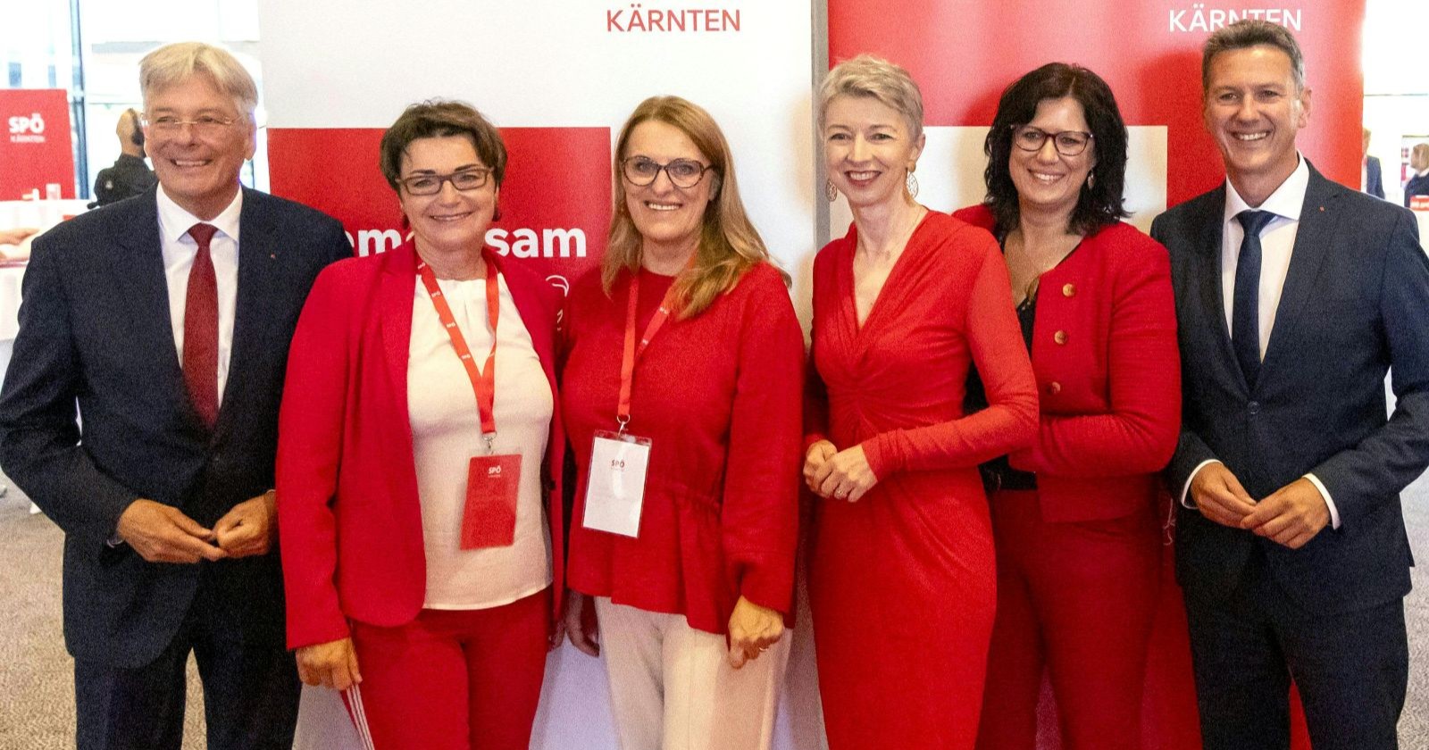 (v.l.)Landesparteivorsitzender und Landeshauptmann Peter Kaiser (SPÖ), Landesrätin Beate Prettner (SPÖ), Staatssekretärin Ulrike Königsberger-Ludwig (SPÖ), Landeshauptmann-Stellvertreterin Gaby Schaunig (SPÖ), Landesrätin Sara Schaar und Landesrat Daniel Fellner (SPÖ) während des 37. Ordentlichen Parteitages der SPÖ Kärnten mit der Neuwahl des Parteivorsitzenden und Entscheidung über die Nachfolge von Peter Kaiser am Samstag, 20. September 2025, im Congress Center Villach