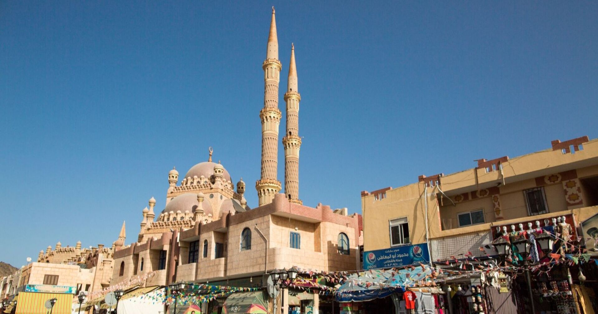 Moschee und Markt in Scharm el-Scheich, dem ägyptischen Ort, an dem Israel und die Hamas den Gaza-Friedensplan unterzeichnet haben.