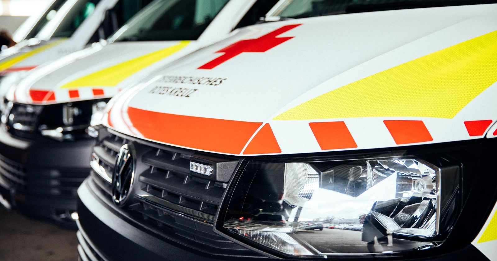 Österreich, Steiermark, 2017: Die Rotkreuz-Fahrzeuge im neuen Design.