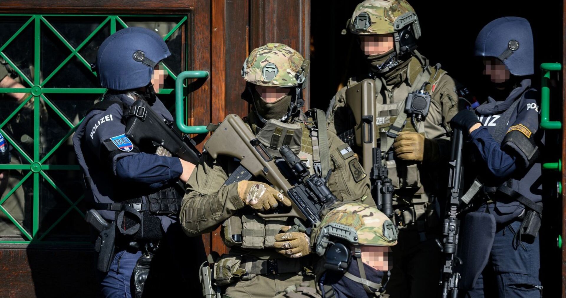 Einsatzkräfte der Cobra.