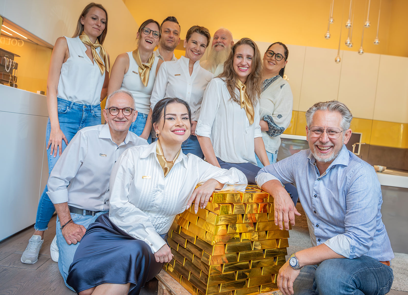 Gruppenfoto von den Mitarbeiterinnen und Mitarbeitern von Gold&amp;Co. | Credit: Gold&amp;Co.