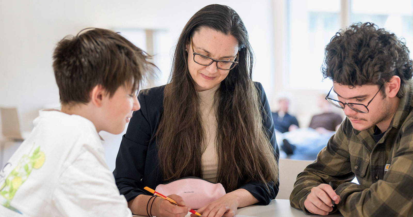 Lehrerin und zwei männliche Schüler | Credit: JS Österreich