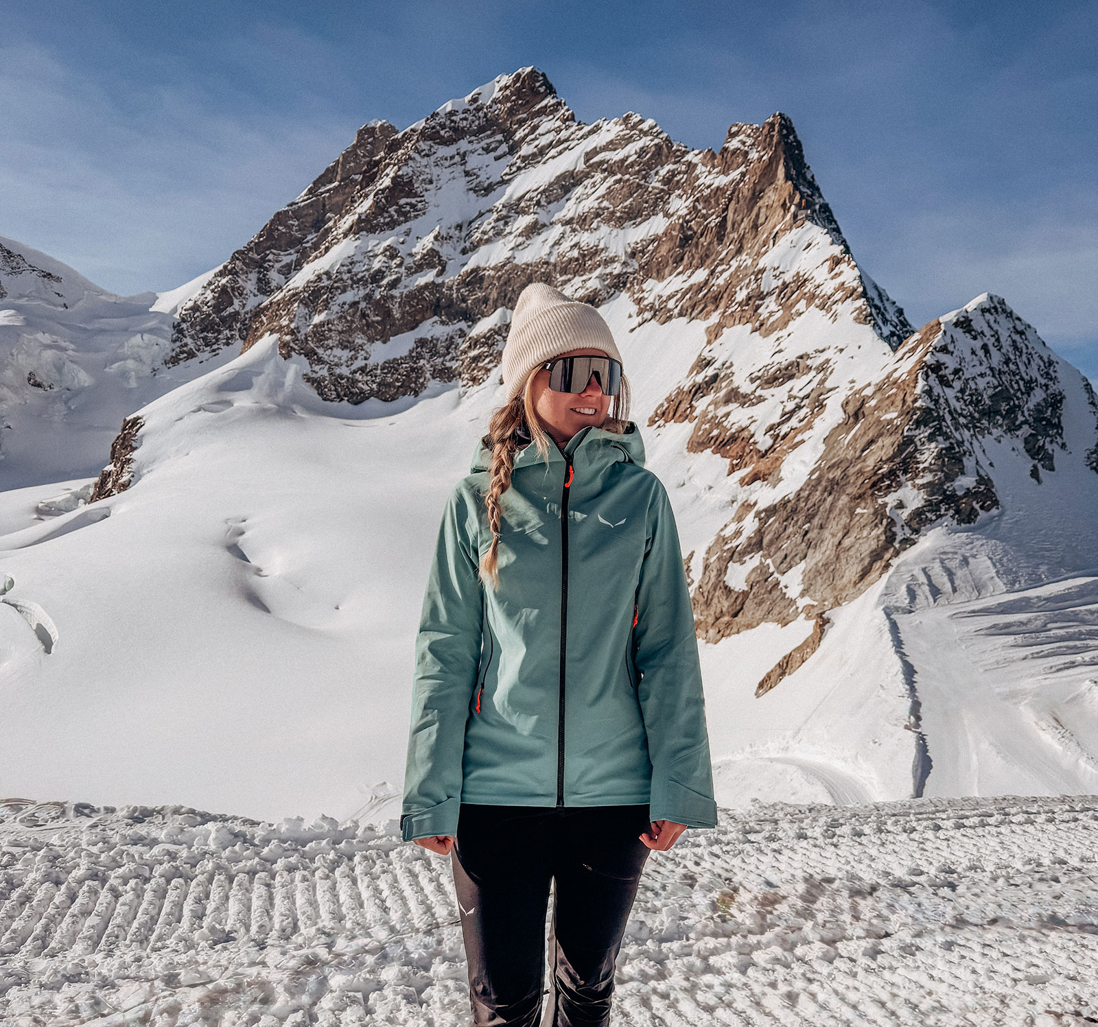 Sarah Kaufmann in den verschneiten Bergen | Credit: Sarah Kaufmann