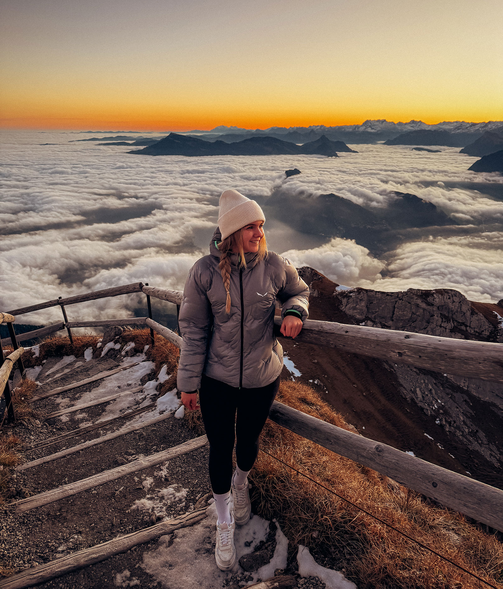Sarah Kaufmann bei Sonnenuntergang auf dem Drachenberg | Credit: Sarah Kaufmann