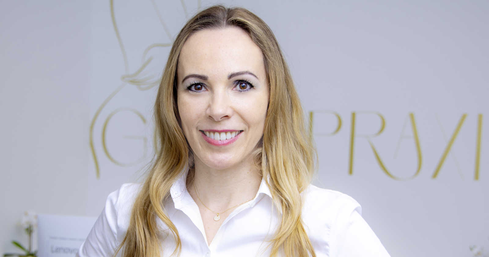 Eine lächelnde Frau