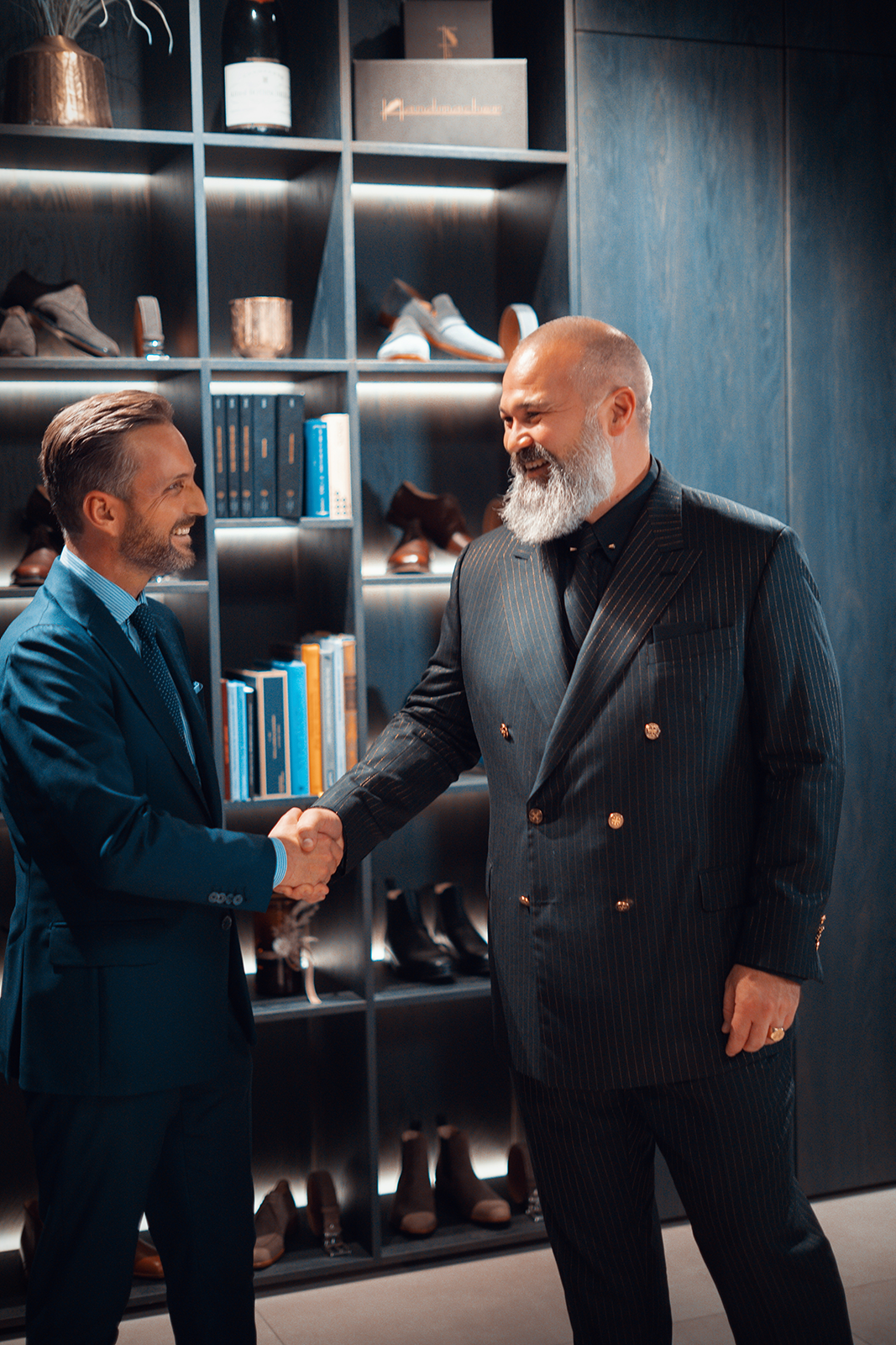 Klaus Hauer mit Kunden | Credit: Finleys – Traditional Tailoring