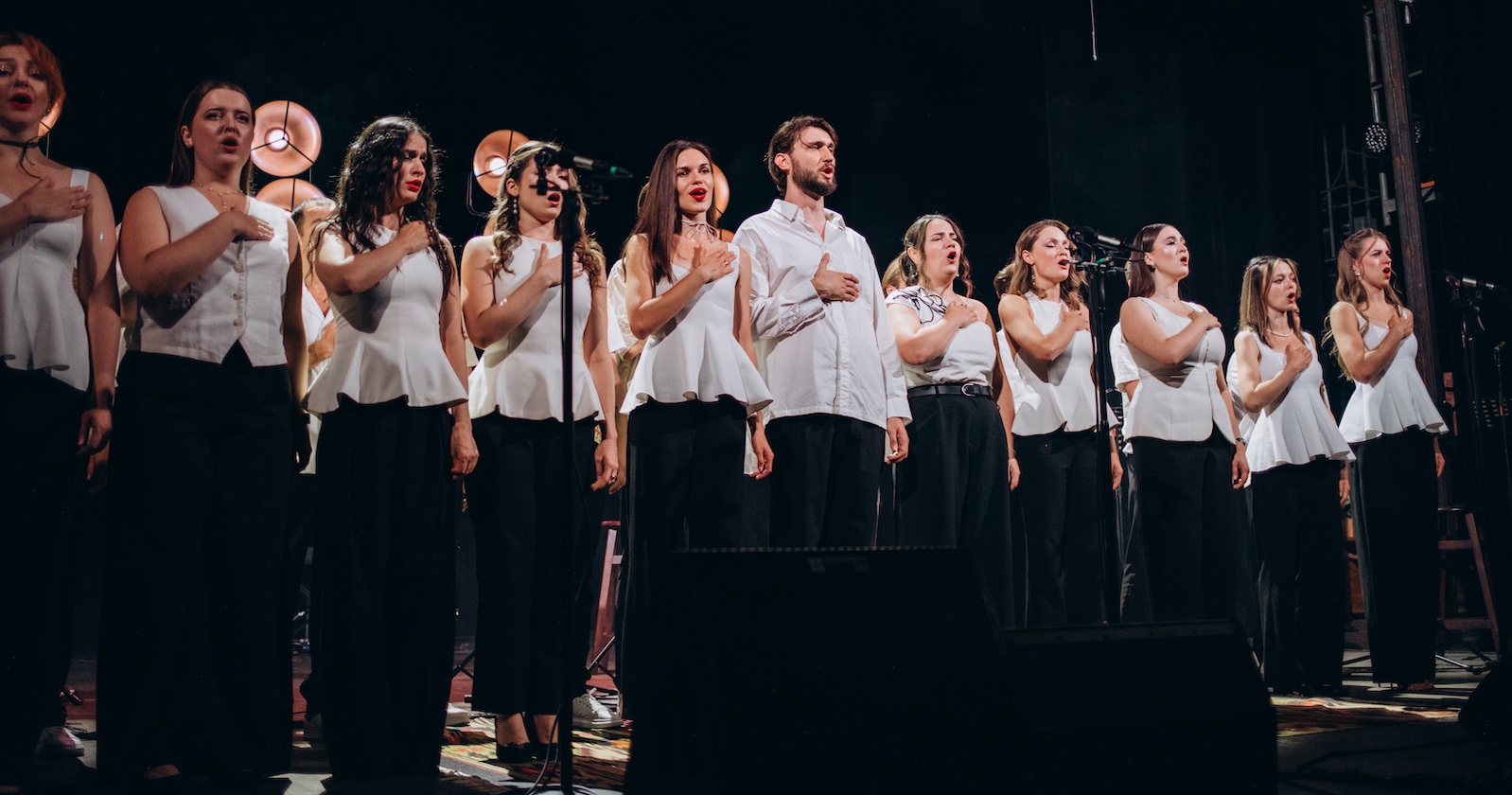 Chorensemble auf der Bühne