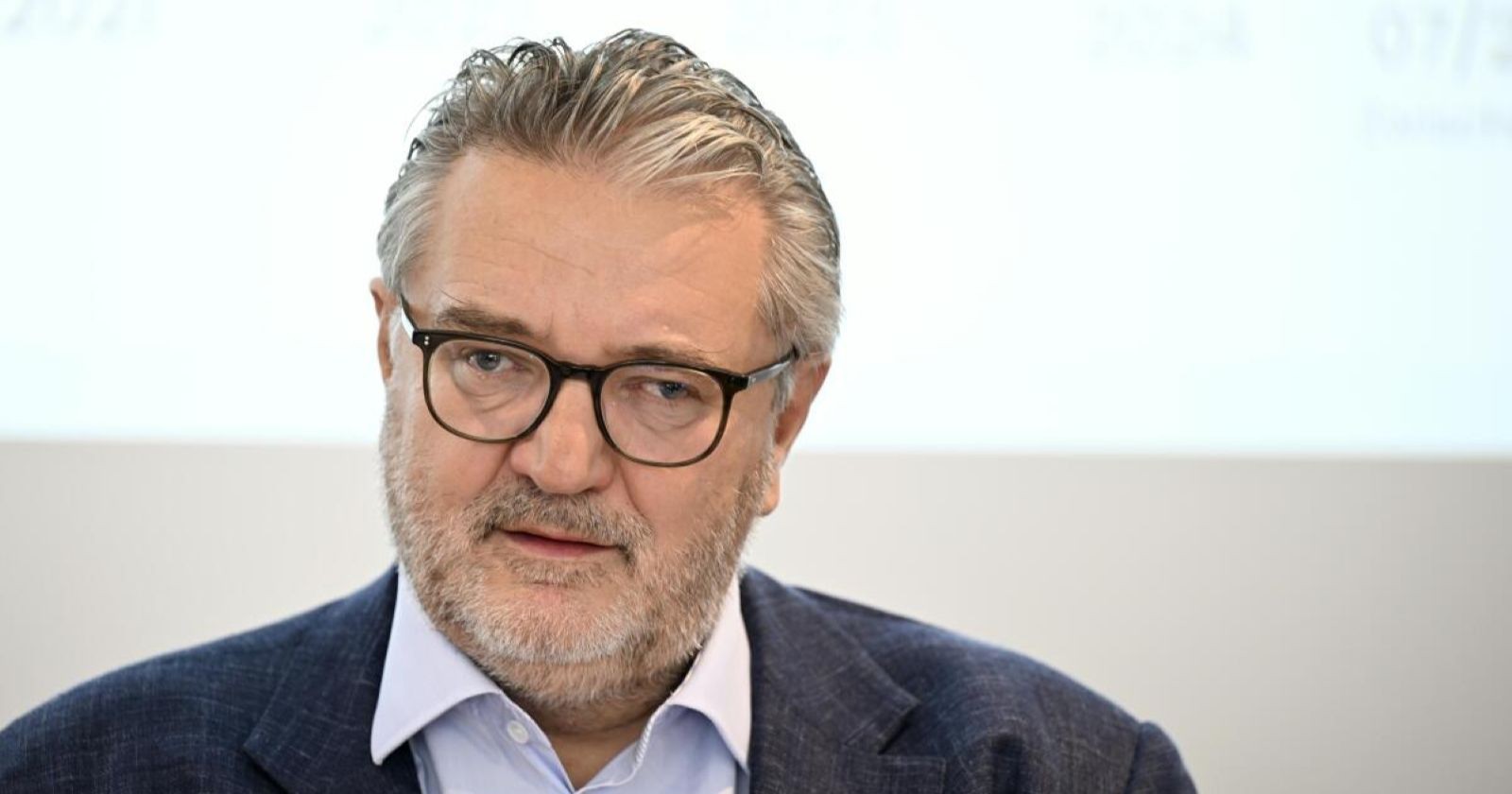 Sozialstadtradt Peter Hacker spricht: Symbolbild für den Stopp von Deutschkursen für Flüchtlinge in Wien.