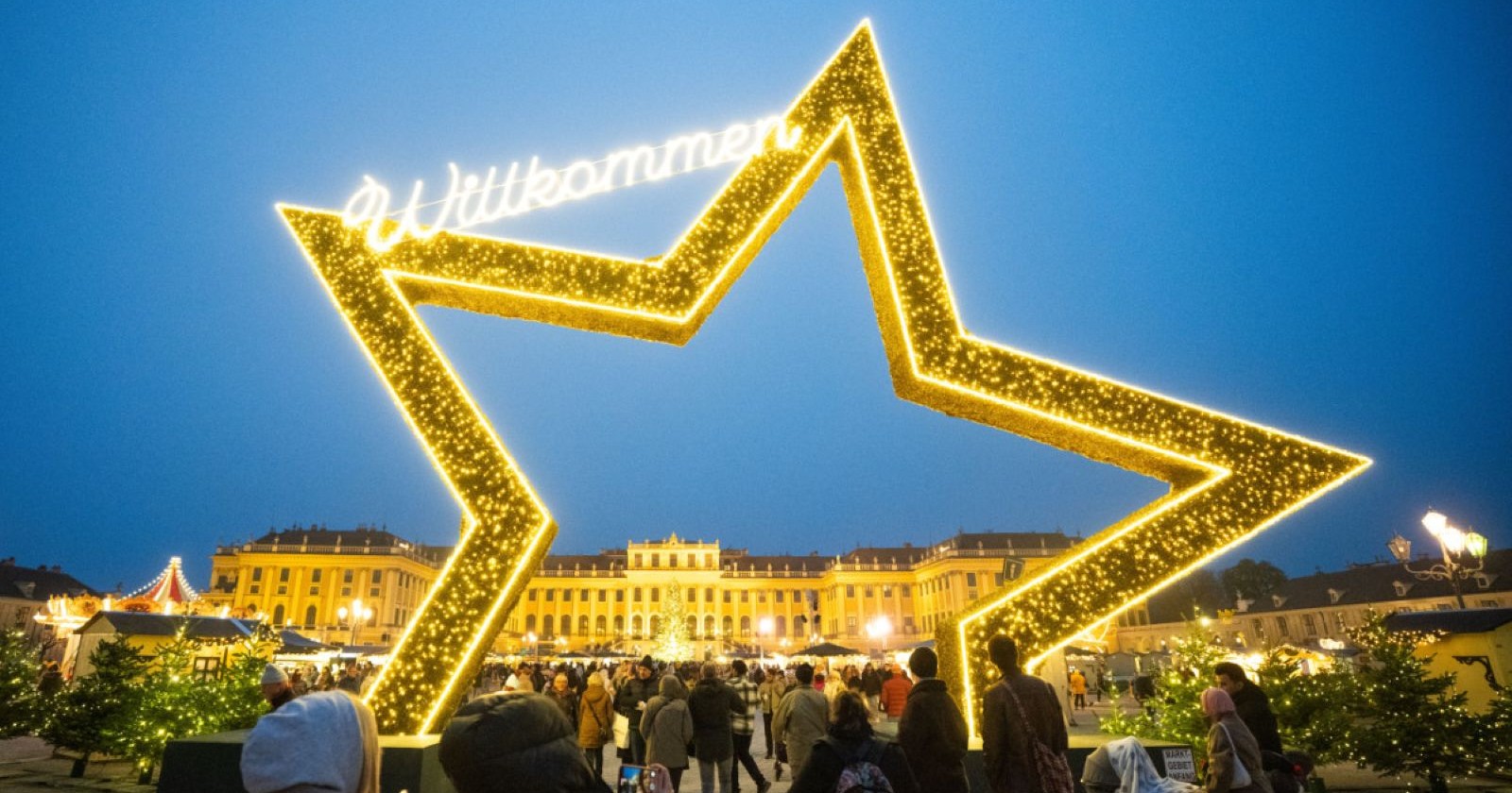 Außenansicht eines Christkindlmarktes