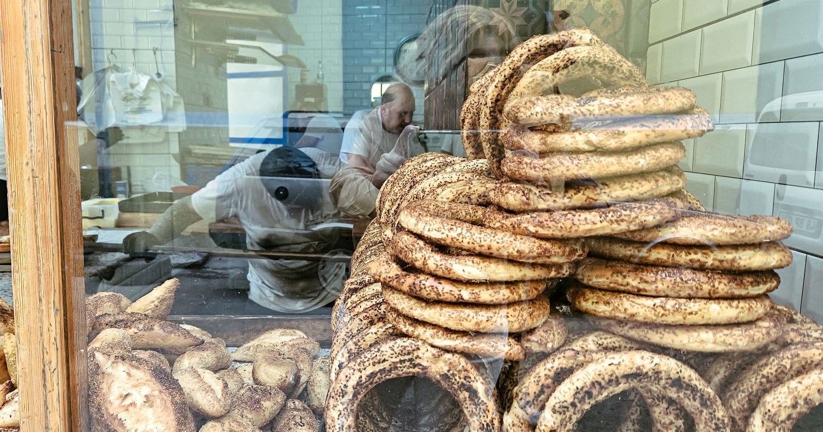 Simit in einer Auslage einer türkischen Bäckerei