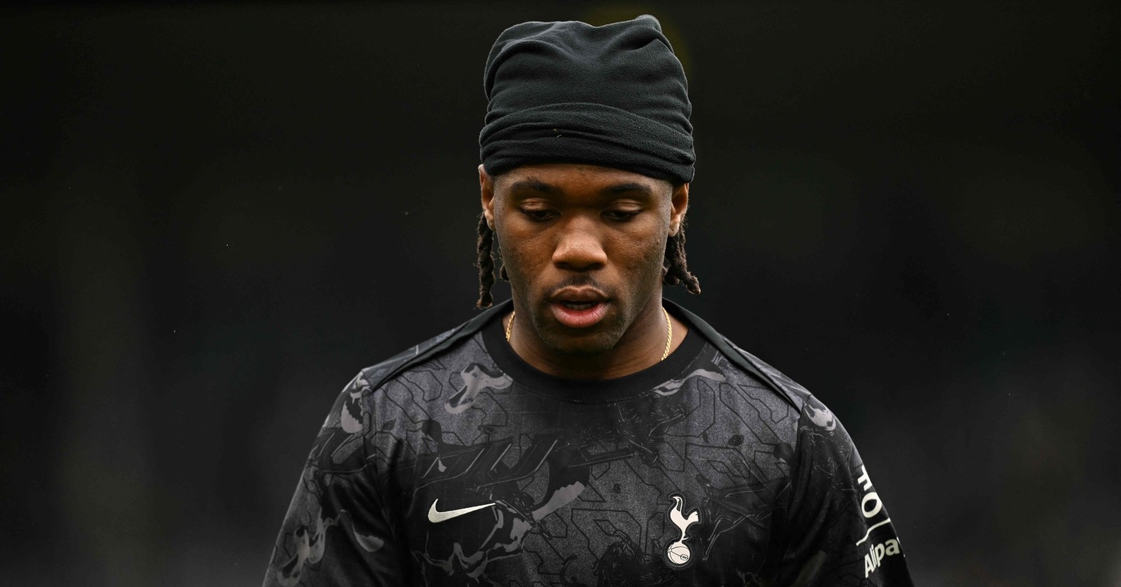 Tottenham-Profi Destiny Udogie wurde von einem Spielerberater mit einer Waffe bedroht.