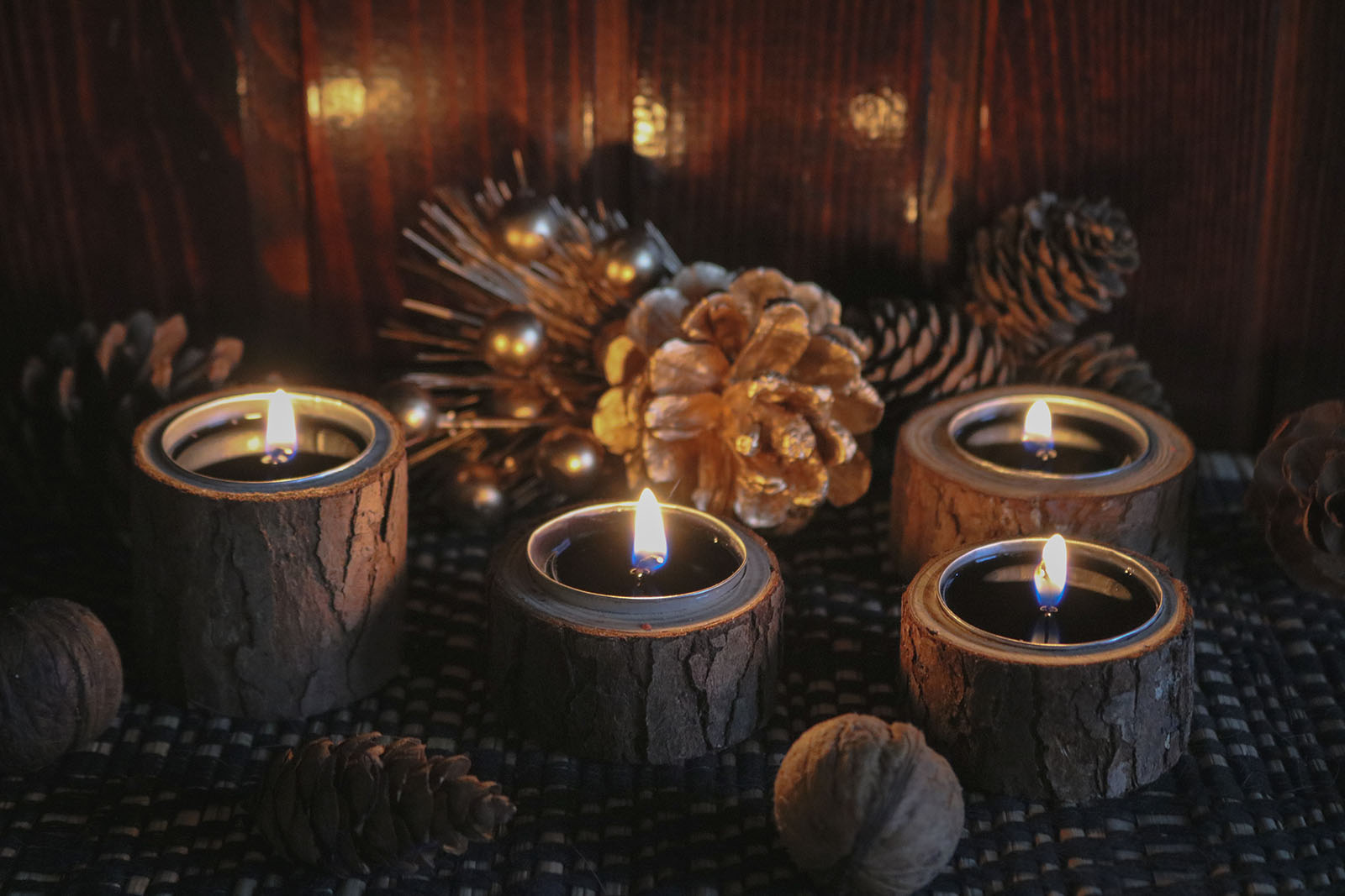 Dunkle Kerzen am Goth-Adventkalender | Credit: iStock.com/Tijana Tosic
