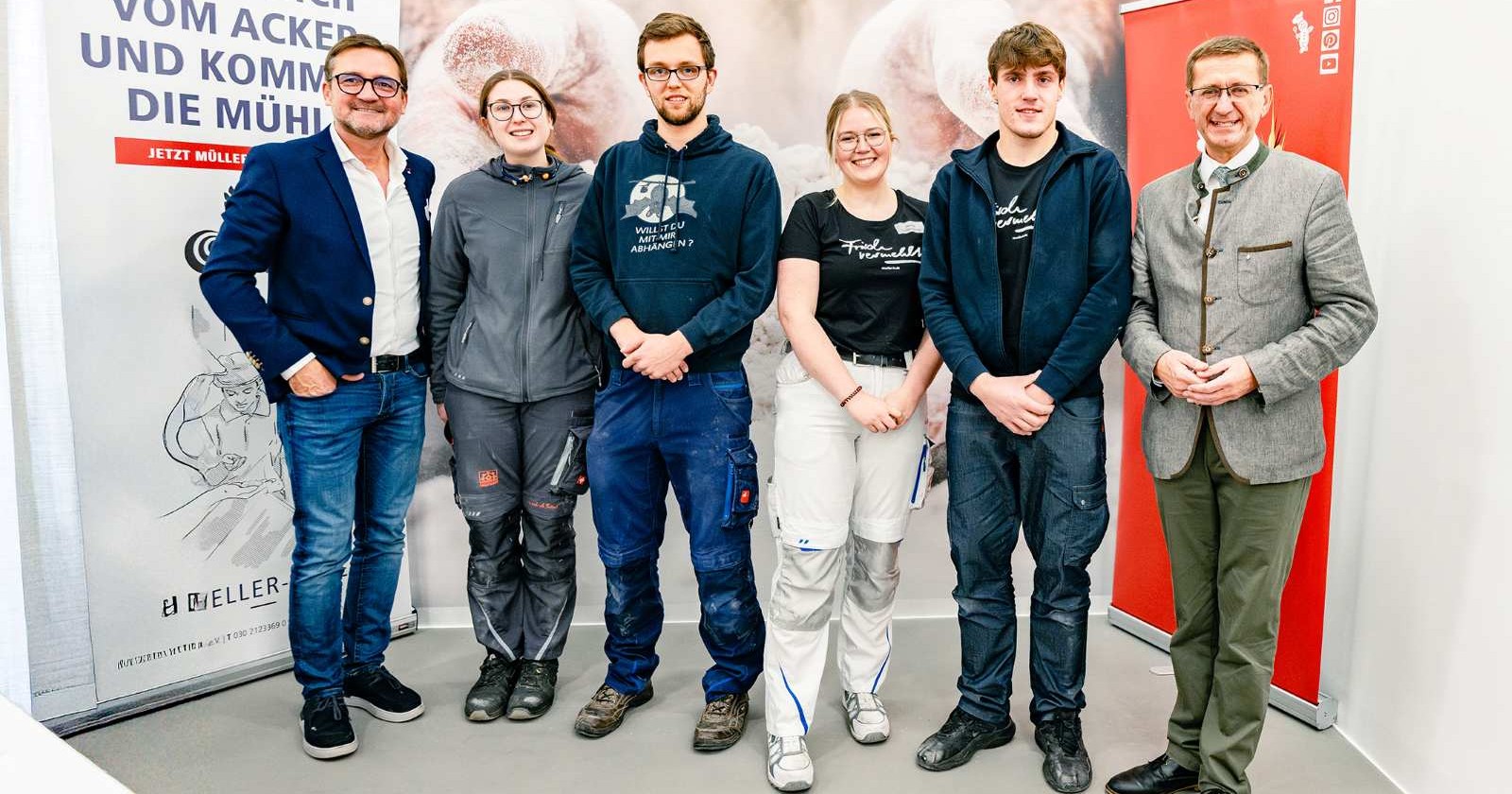 Markus Haberfellner (li., GF der gleichnamigen Mühle) und LR Markus Achleitner (re.) mit den Haberfellner Mühlenmasters.