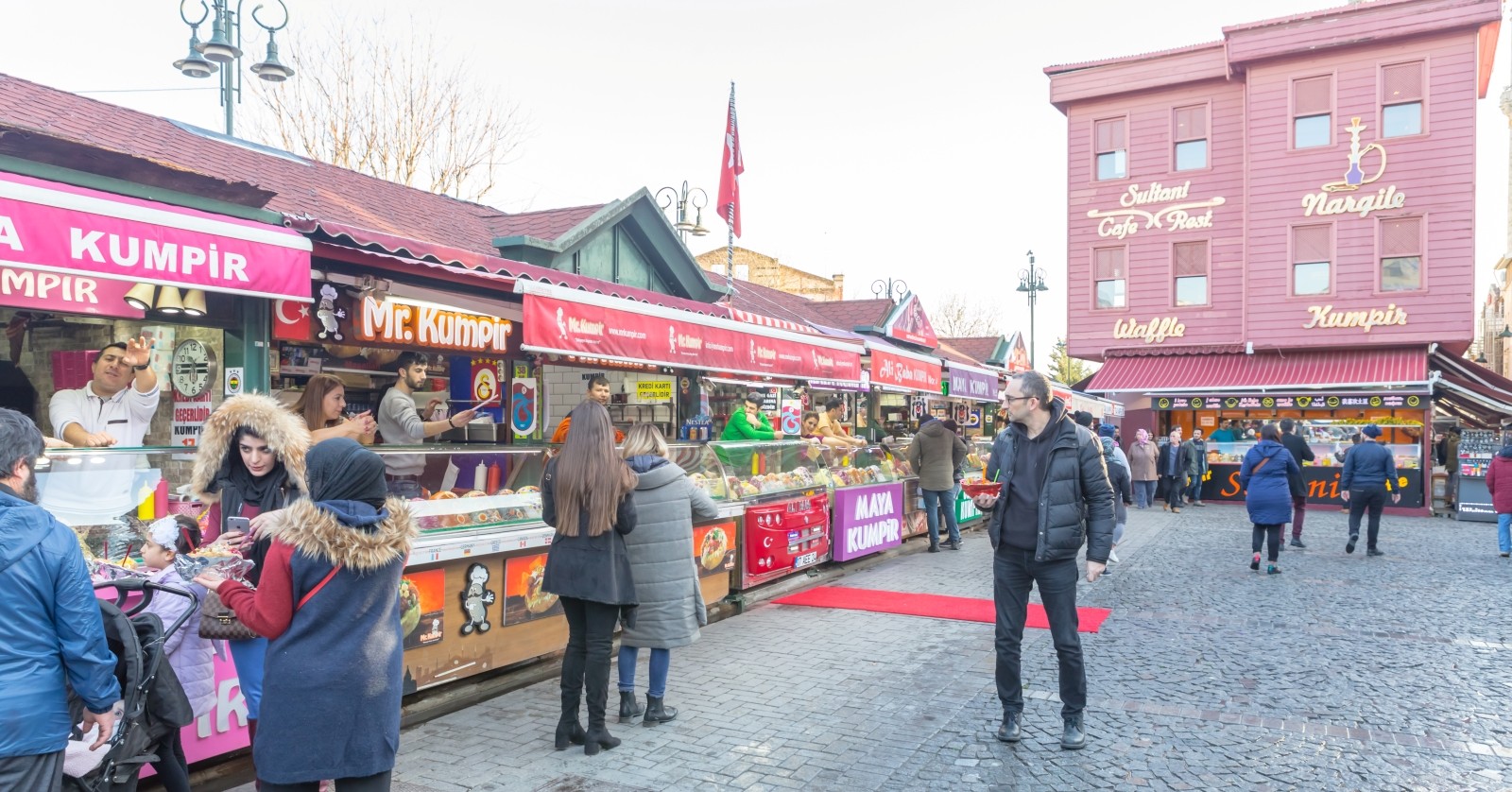 Die Familie ist nach dem Verzehr von Speisen in Ortaköy kollabiert.