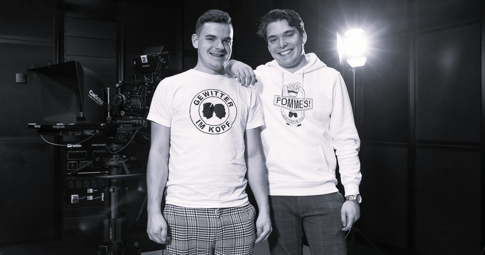 Jan Zimmermann (Links) und Tim Lehmann (Rechts) vom Kanal &quot;Gewitter im Kopf&quot; während einer Veranstaltung im Jahr 2019