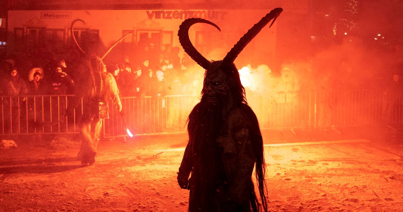 Ein Krampus bei einem Krampuslauf.