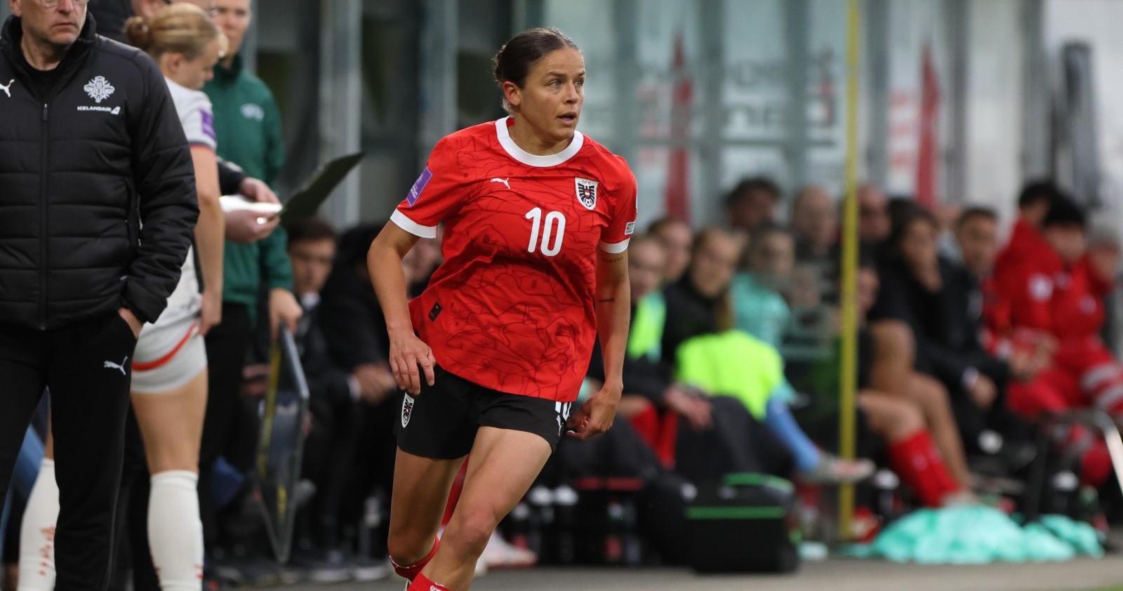 Laura Feiersinger aus Österreich während des UEFA-Qualifikationsspiels der Frauen zwischen Österreich und Island in der Innviertel-Arena am 31. Mai 2024 in Ried.