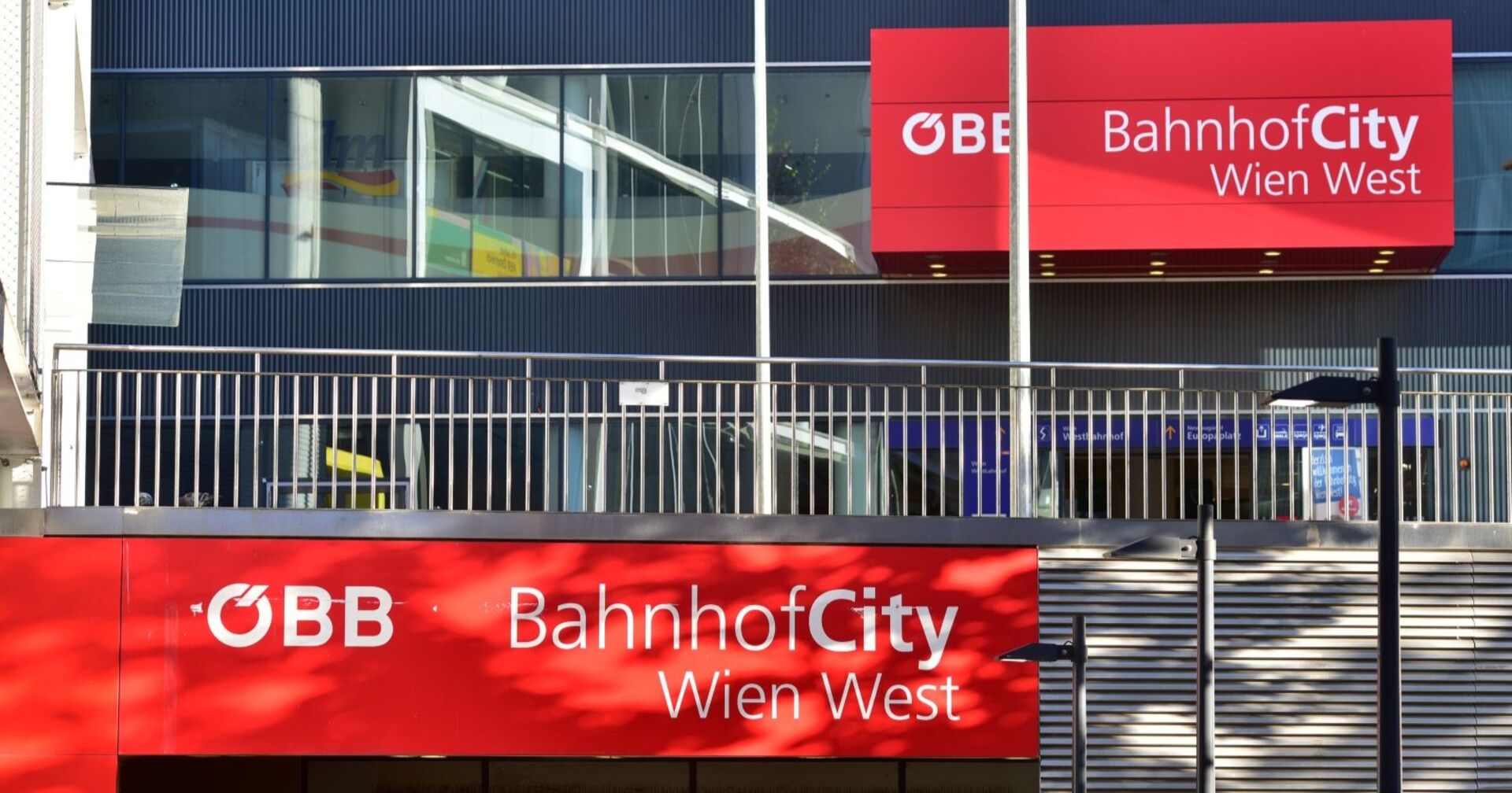 Außenansicht des Einkaufszentrum Bahnhof-City des Wiener Westbahnhofes