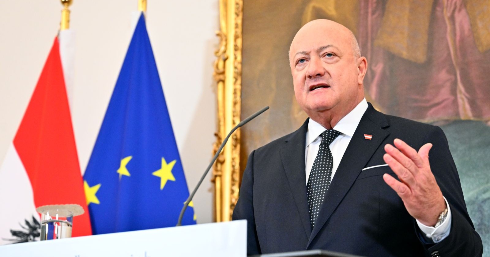 Christian Stocker spricht bei einer Pressekonferenz im Bundeskanzleramt nach seiner Rückkehr aus der gesundheitlichen Pause.