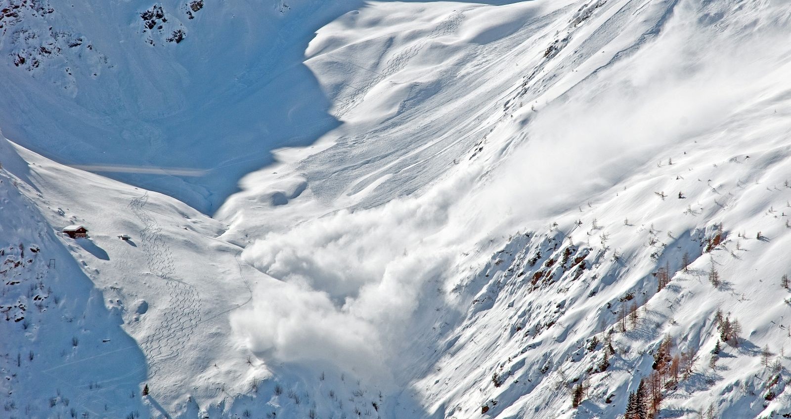 Lawinenabgang am Stubaier Gletscher im Bereich der Daunscharte – Suchaktion nach drei Verschütteten im freien Gelände von Tirol.