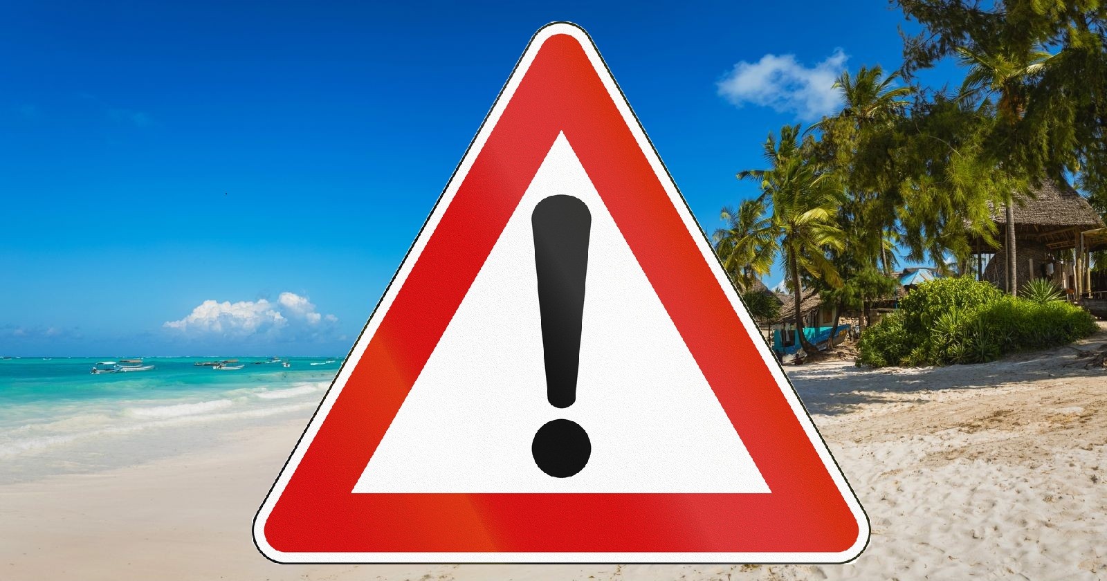 Warnschild mit Ausrufezeichen am tropischen Strand von Tansania als Symbol für aktuelle Reisewarnung.