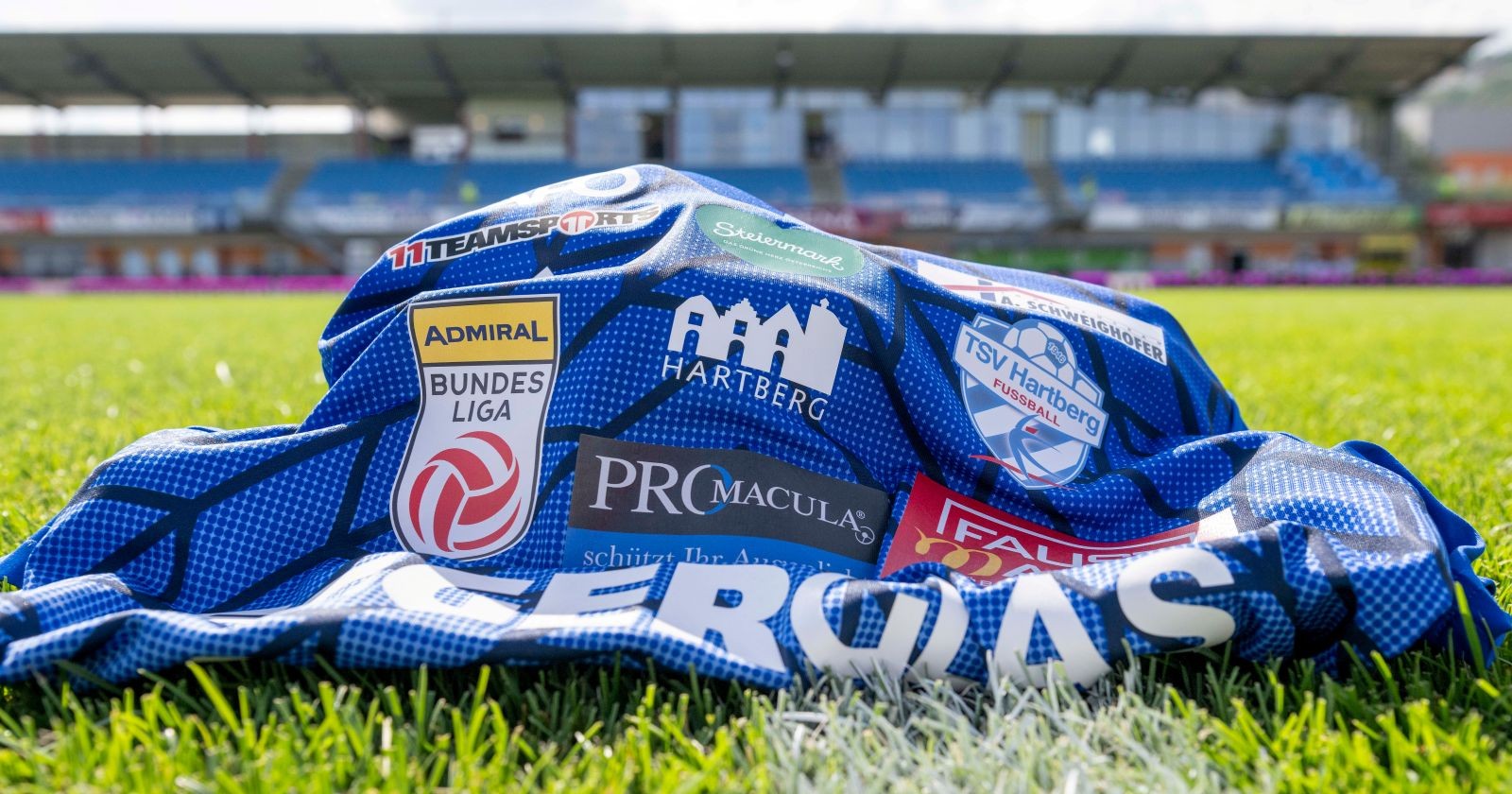 Trikot des TSV Hartberg auf dem Rasen des Heimstadions