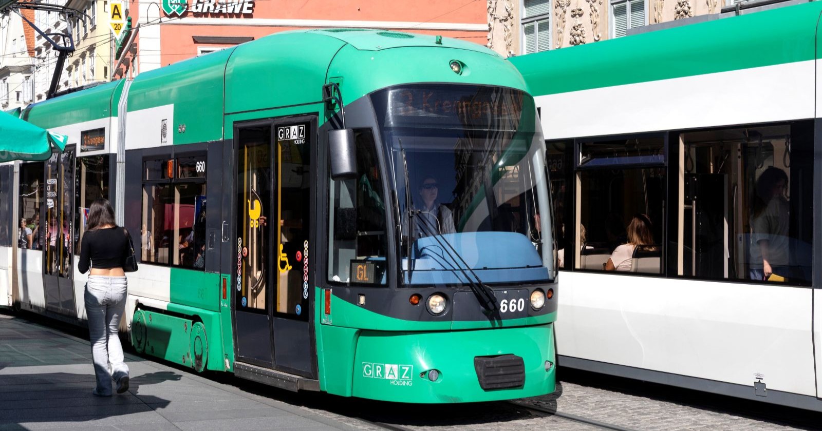 Straßenbahnen auf dem Grazer Hauptplatz, Themenbild für den Unfall zwischen einem Tuk-Tuk und einer Straßenbahn auf der Grazer Annenstraße im Bezirk Lend