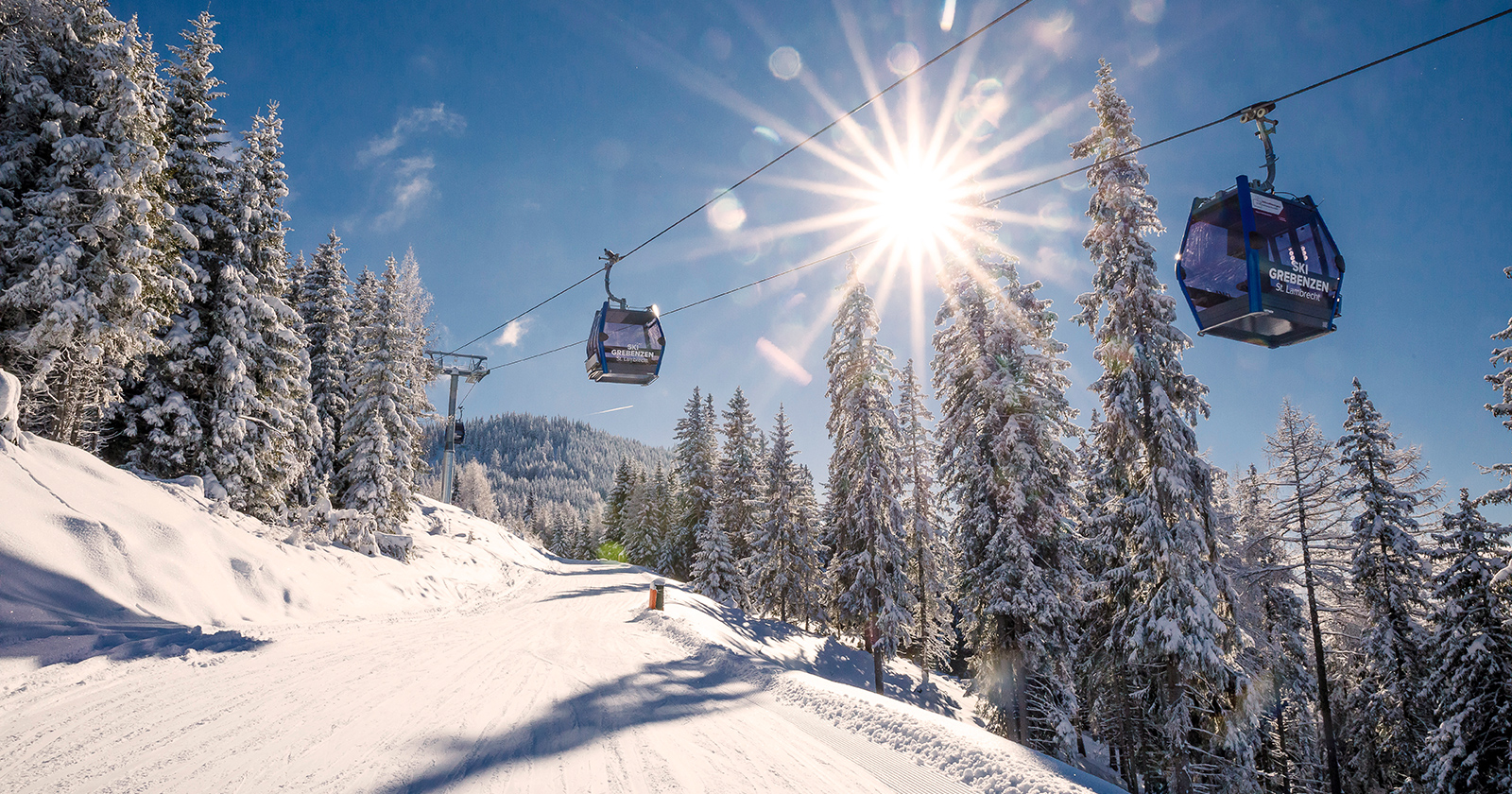 Skipiste mit Gondeln im Sonnenschein | Credit: Mediadome