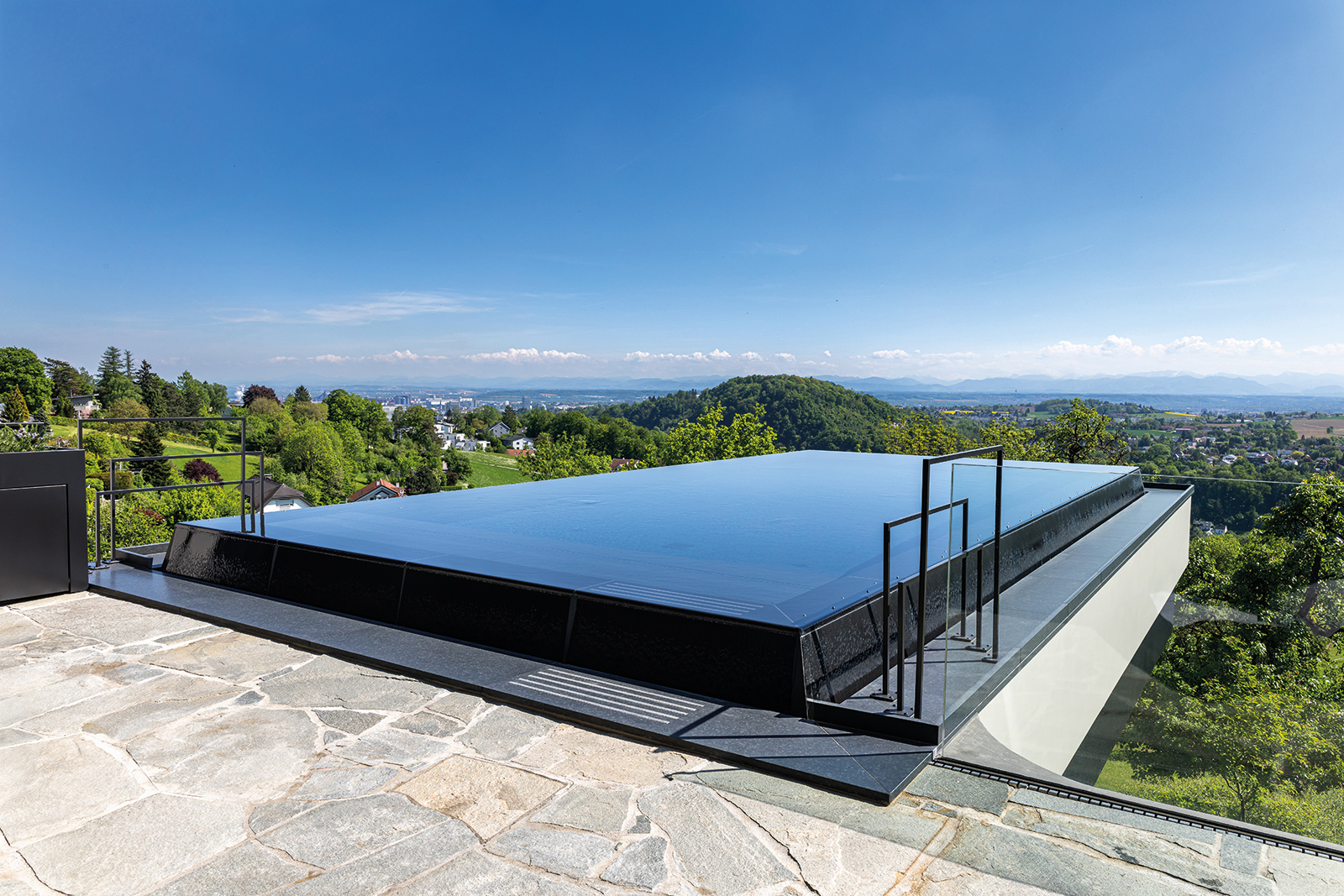 Infinity Pool | Credit: Delfin Wellness/Fotostudio Martin Eder