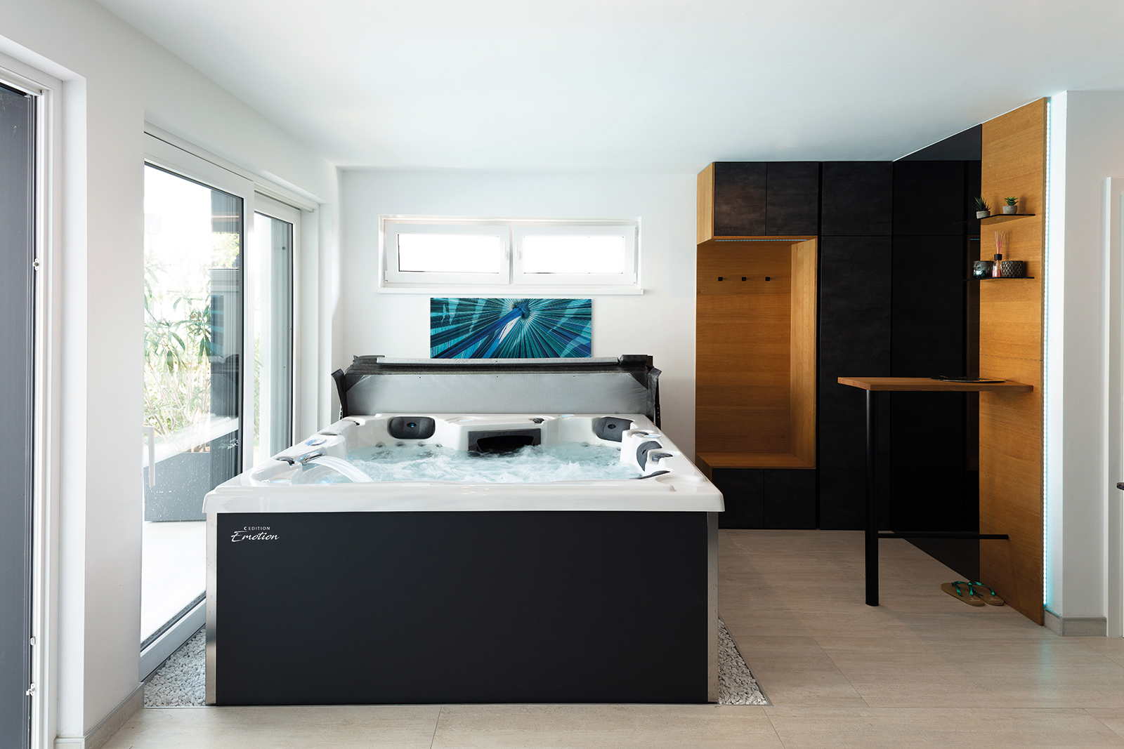 Bad mit Spa-Bereich | Credit: Delfin Wellness/Fotostudio Eder Linz