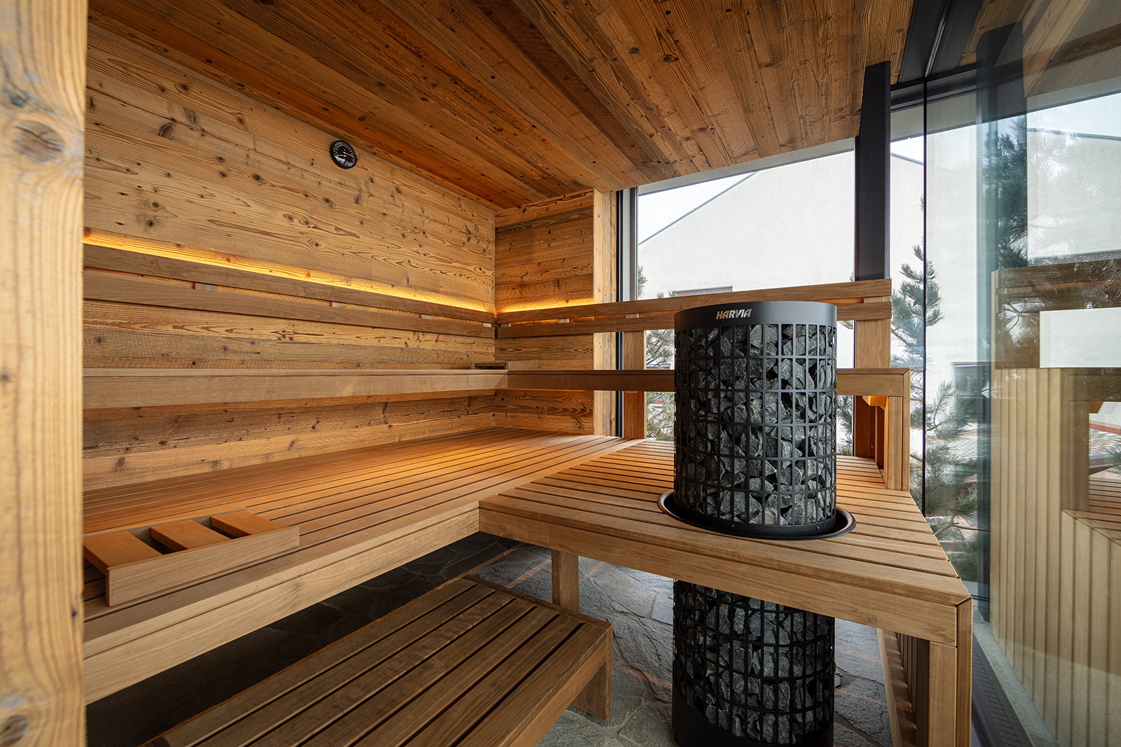 Sauna mit Holzverkleidung | Credit: Delfin Wellness/Fotostudio Eder Linz