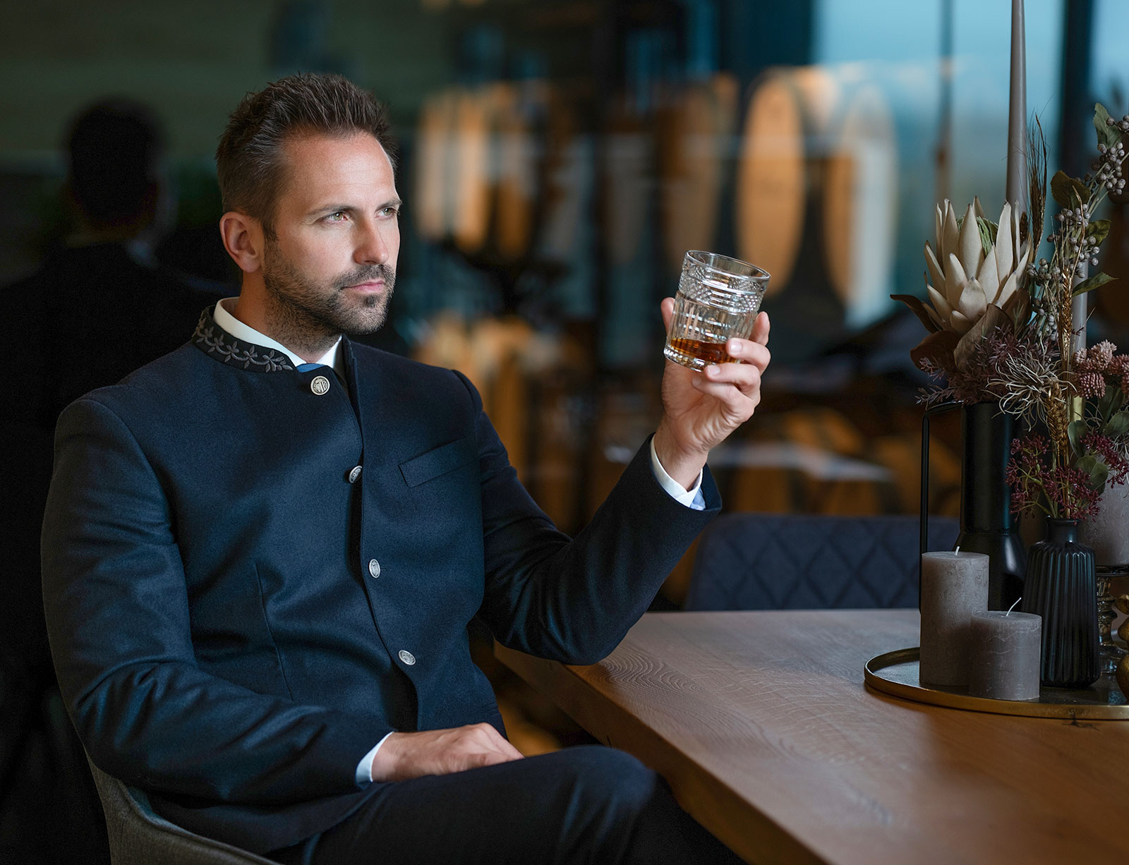 Thomas Affenzeller in blauer Tracht | Credit: Ines Thomsen