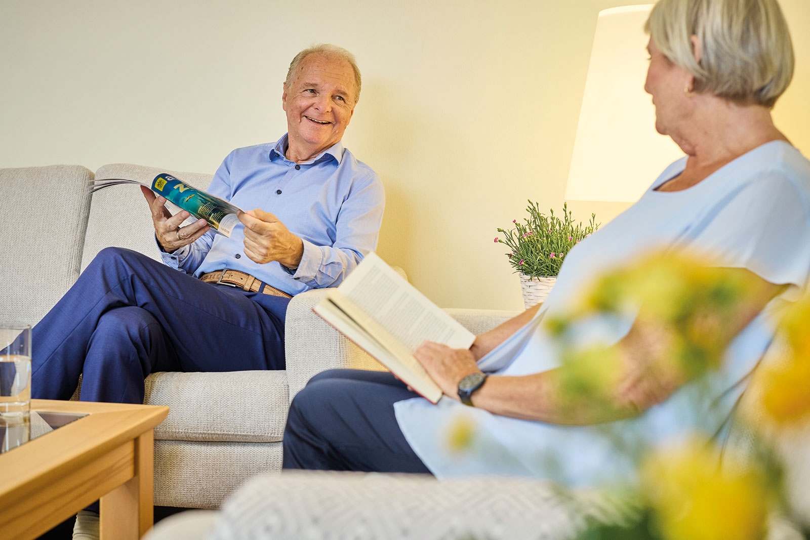 Senior und Seniorin beim gemeinsamen Plausch | Credit: Gerry Frank