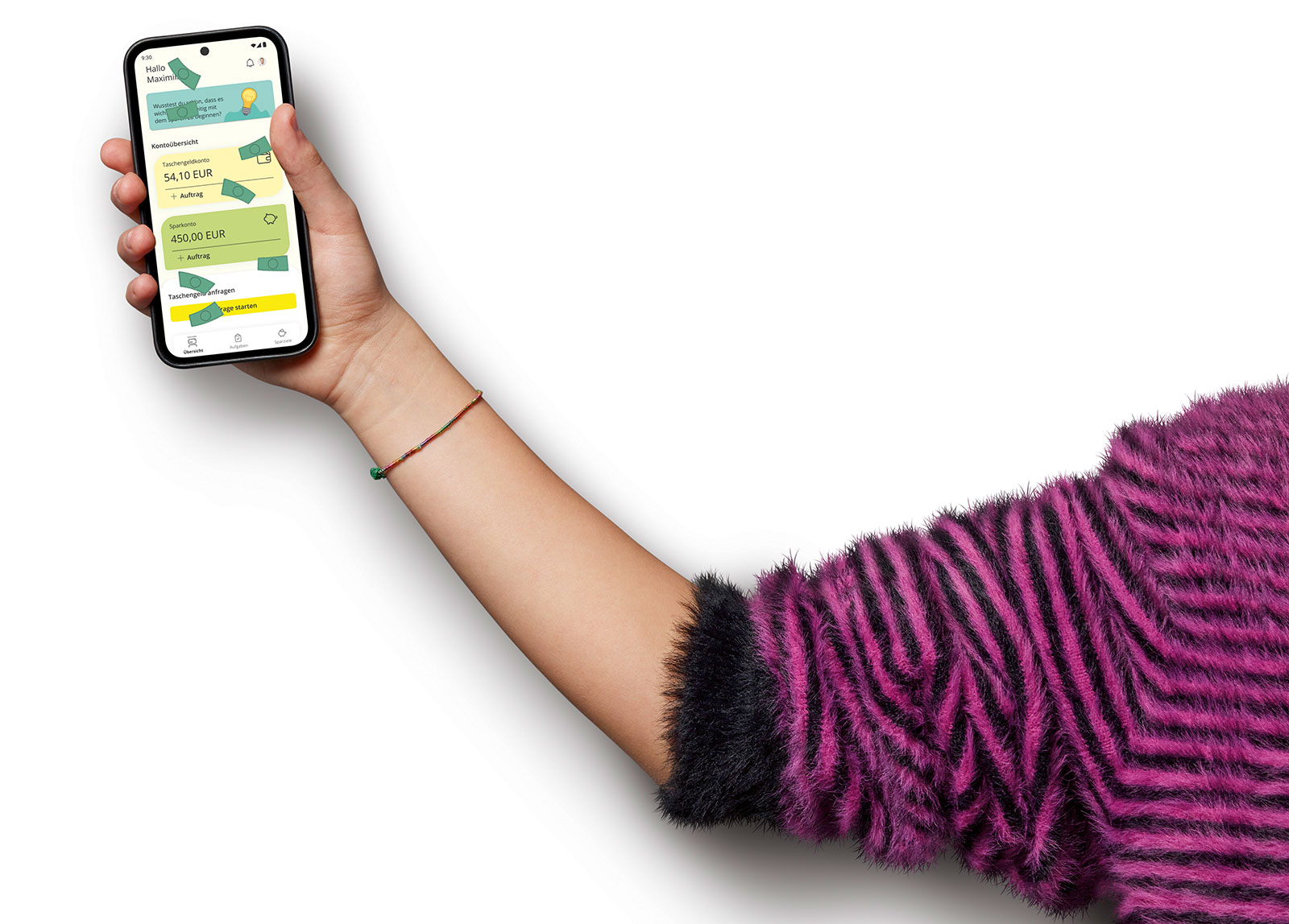 Hand eines jugendlichen Mädchens mit Smartphone in der Hand | Credit: Raiffeisen