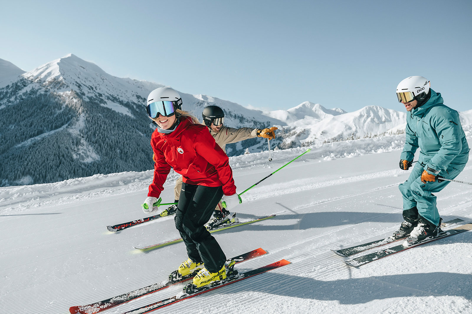 Gruppe junger Skifahrerinnen und Skifahrer | Credit: saalbach.com/Georg Lindacher