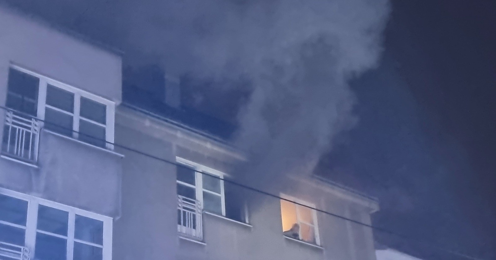 Brand aus einem Wohnungsfenster in der Bachgasse in Wien-Ottakring