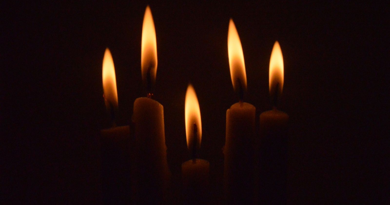 Kerzen im Dunkeln