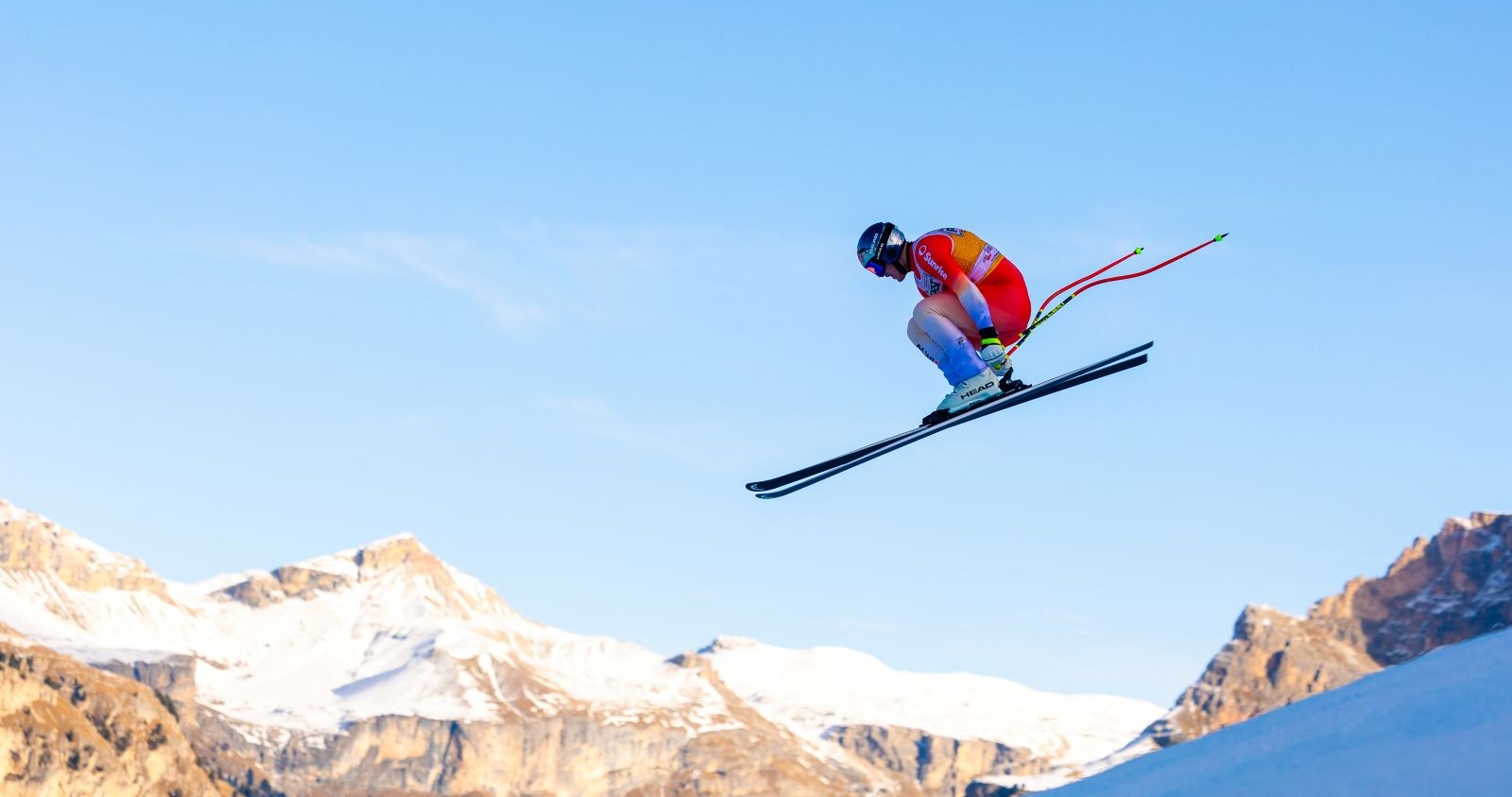 Franjo von Allmen beim Sprung in Gröden.
