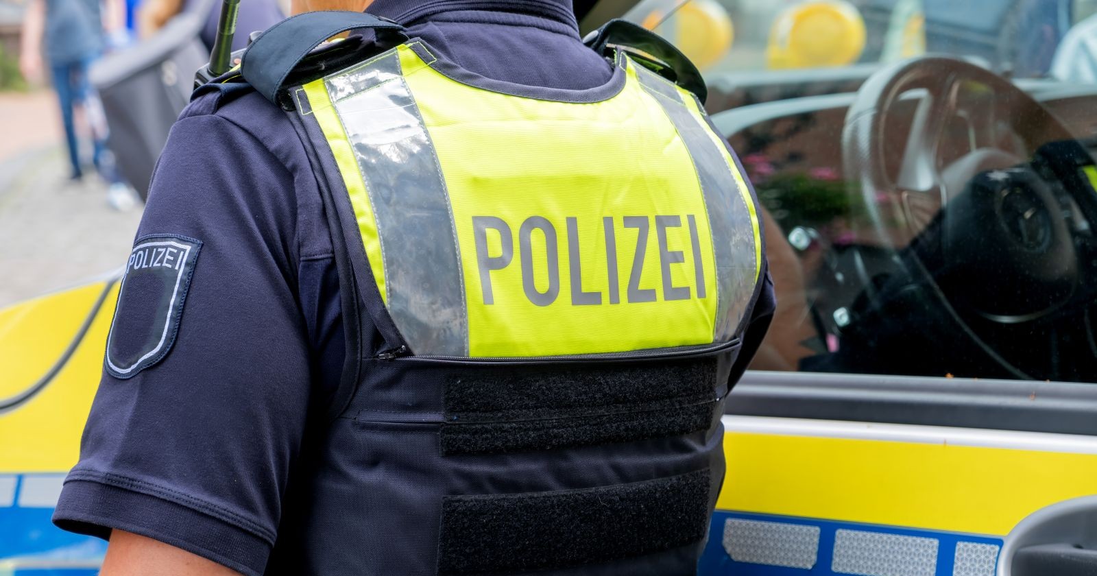Polizei im Einsatz im Straßenverkehr.